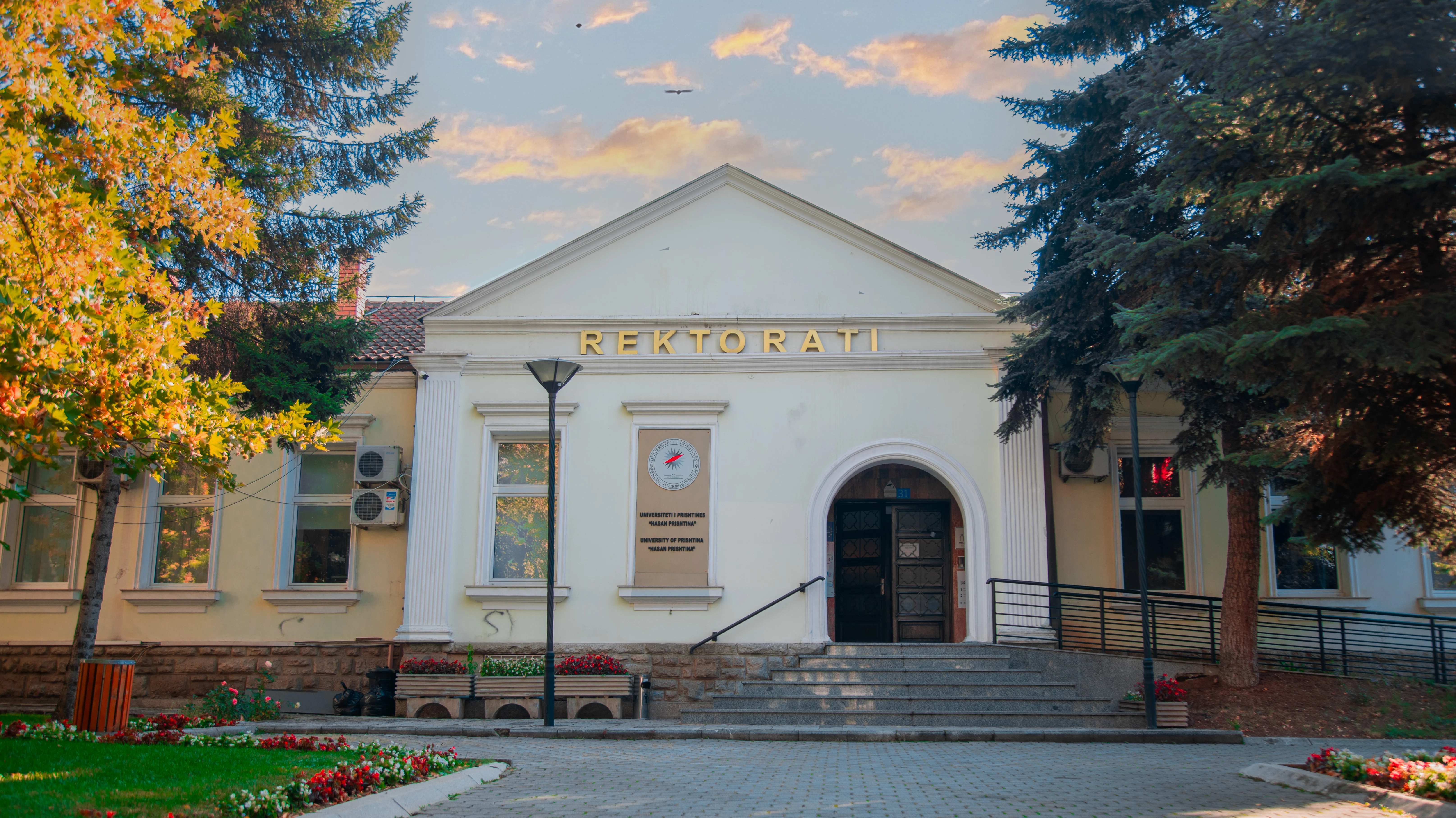 UP-ja hap thirrjen publike për profesorë dhe asistentë të angazhuar